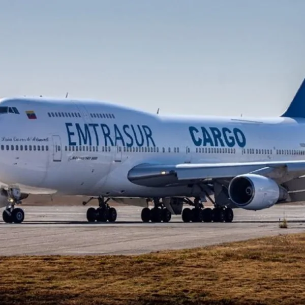 Ordenan retener los pasaportes de los pasajeros iraníes del avión detenido en Ezeiza