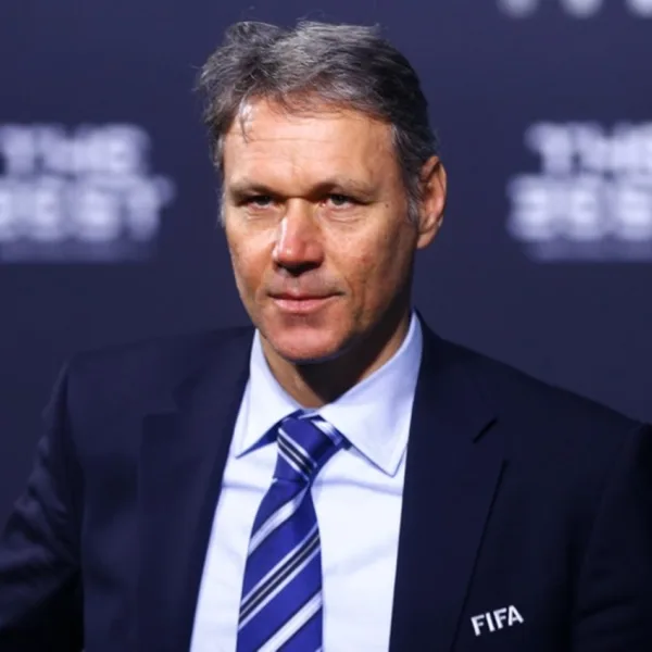 El exdelantero Van Basten dejó a Messi fuera de los mejores jugadores de la historia