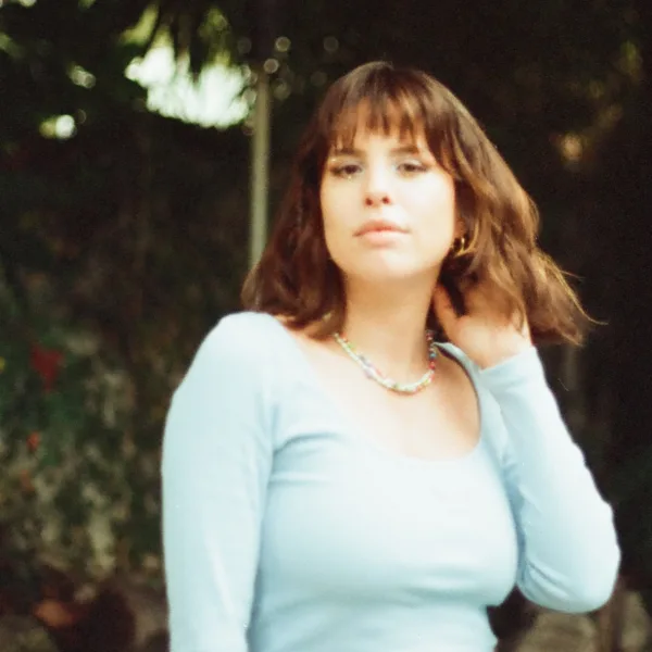 A solas con Rosario Ortega: nuevo disco y la vuelta a la infancia de una artista multifacética