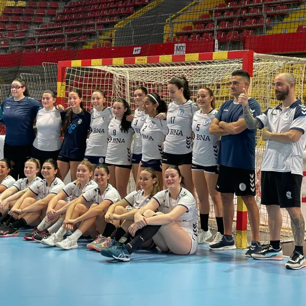 El seleccionado argentino femenino de handball Sub 18 debutó ante Hungría