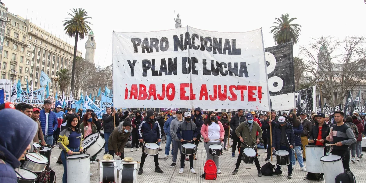 La izquierda y el sindicalismo combativo marcha a la Plaza de Mayo ...