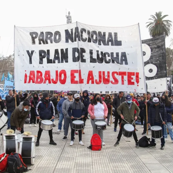 La izquierda y el sindicalismo combativo marcha a la Plaza de Mayo ...