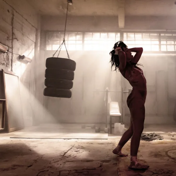 Lali anticipa su próximo tema con un enigmático anuncio: "2 son 3"