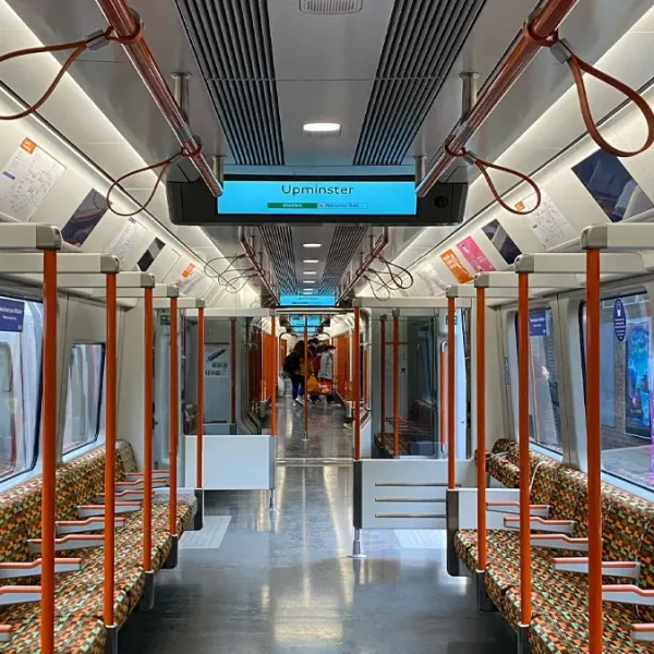 Reino Unido enfrenta su tercer día consecutivo de paro de transporte