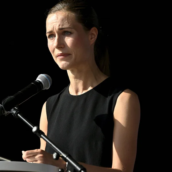 Entre lágrimas, la primera ministra de Finlandia pidió disculpas: "Soy humana"