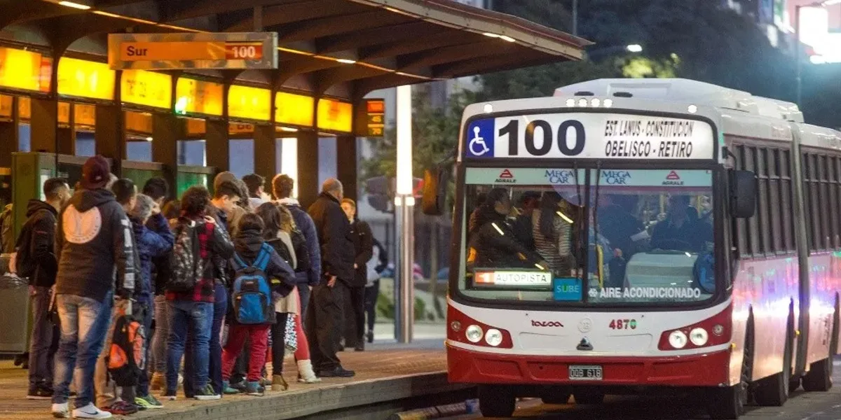 Colectivos siguen circulando con frecuencia reducida en el AMBA | Filo News