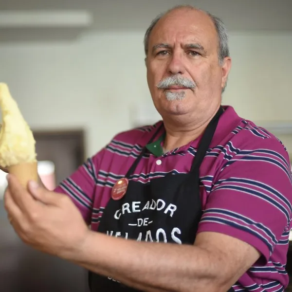 Una heladería regala cuatro toneladas de helado para celebrar su aniversario