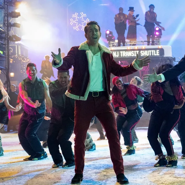 Ryan Reynolds estrenó el trailer de "Spirited", su musical navideño y se lo dedicó a Hugh Jackman