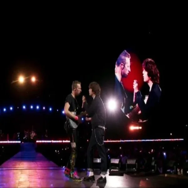 Jin fue el invitado de lujo en el tercer show de Coldplay en River