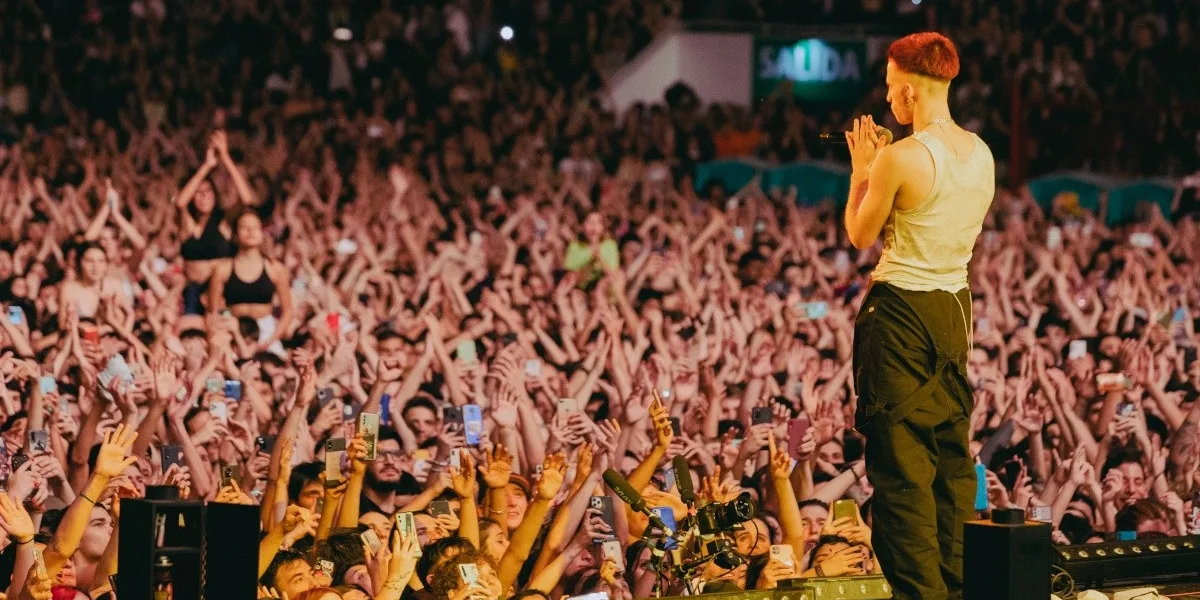 Wos protagonizó una noche para el recuerdo en su primer show en ...