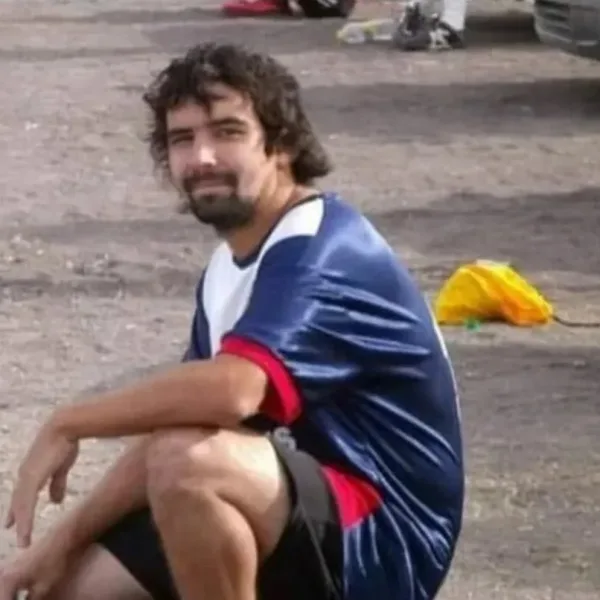 Festejaba el triunfo de la selección comiendo un asado pero se atragantó y murió