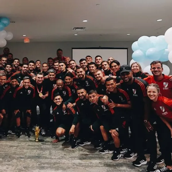 Con la copa y medalla de campeón del mundo, Armani se sumó a la pretemporada de River