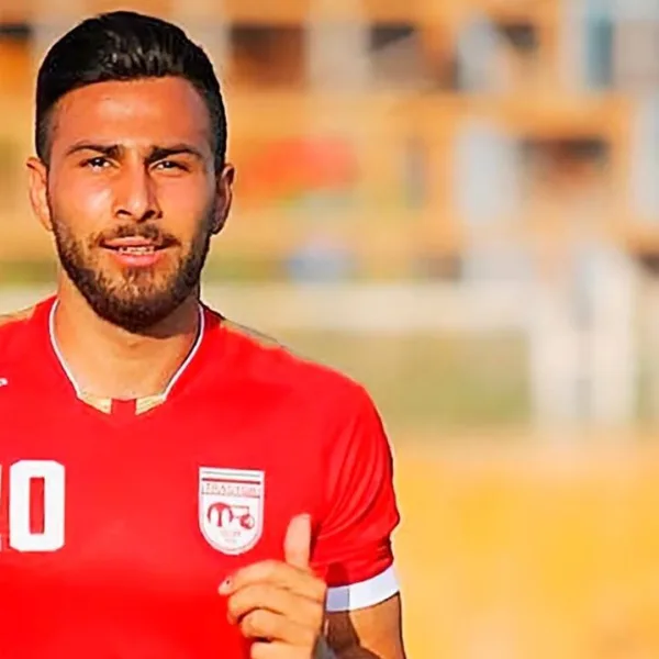 El futbolista iraní Amir Nasr Azadani evitó la pena de muerte pero recibió una dura condena