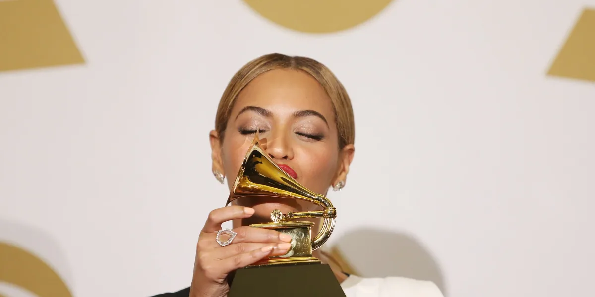 Qué artistas se presentarán en vivo en los Grammys Filo News