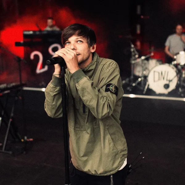Louis Tomlinson sorprendió con la noticia de un lanzamiento inesperado