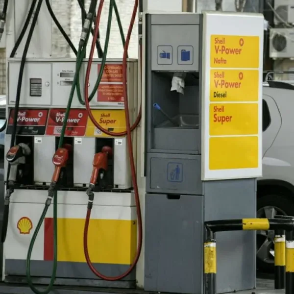 Shell aumentó hoy el precio de sus combustibles un 4%