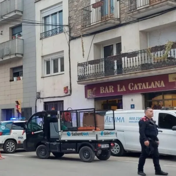 Barcelona: Gemelas argentinas de 12 años cayeron del tercer piso de un edificio, una murió y otra está grave