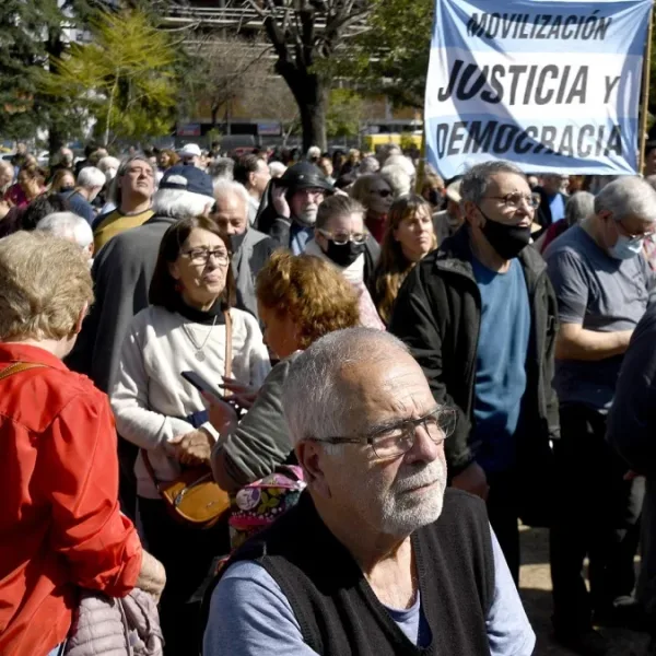 Movilización a Tribunales contra la "mafia judicial y la proscripción"