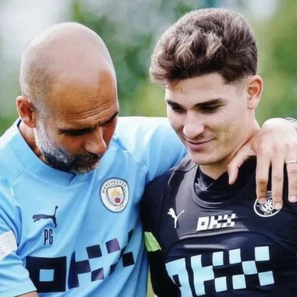 Pep Guardiola celebró la renovación del contrato de Julián Álvarez