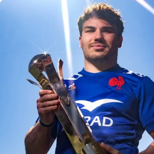 Antoine Dupont fue elegido como mejor jugador del torneo Seis Naciones