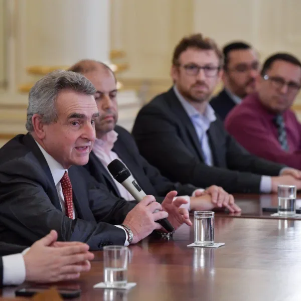 Por primera vez, Rossi se presenta en Diputados como jefe de