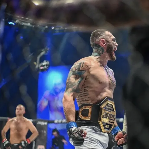 "Pepi" Staropoli es campeón de MMA en Francia y en su festejo recordó la Copa Mundial