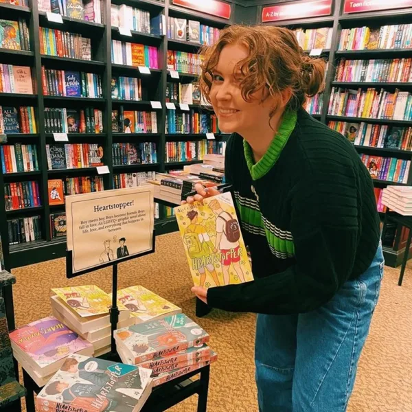 "Heartstopper": Alice Oseman anunció cuándo llegará el quinto volumen de la saga 