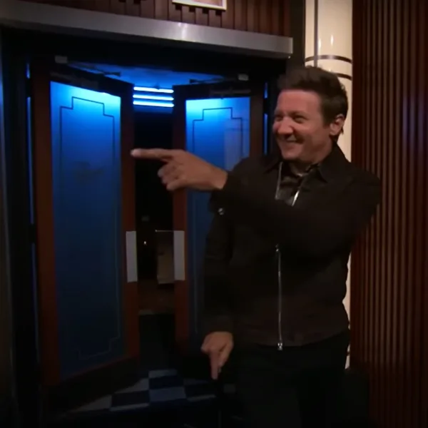 Jeremy Renner brindó una entrevista a puro humor con Jimmy Kimmel tras su accidente y compartió un mensaje de Paul Rudd