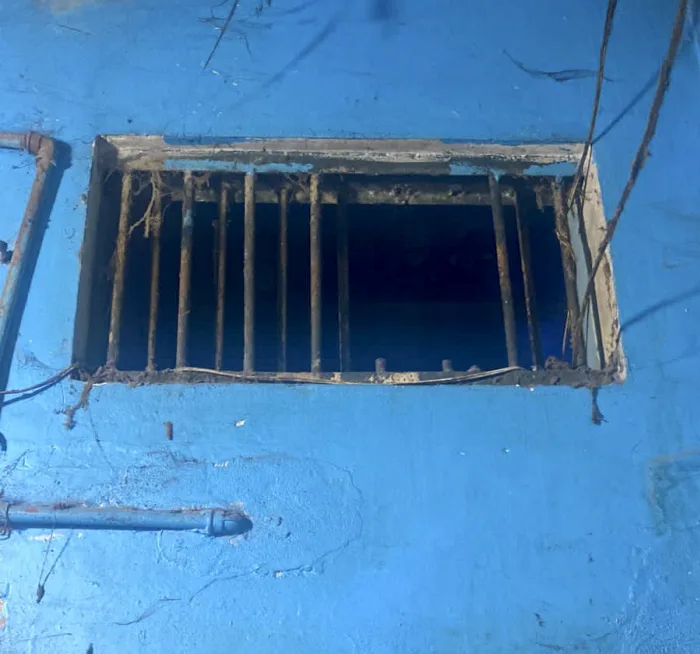 Avellaneda: cinco presos limaron barrotes y se escaparon de la comisaría |  Filo News