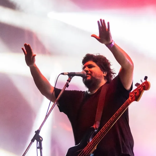 El Mató a un Policía Motorizado sigue adelantando su disco: escuchá "Diamante Roto"