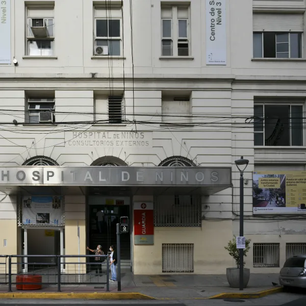 Evacuaron un pabellón del Hospital Gutiérrez por una fuga de monóxido de carbono