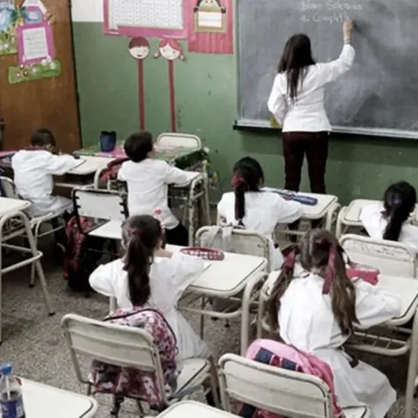 Más del 14% de los docentes de primaria tiene otro trabajo: es el nivel más alto de la región
