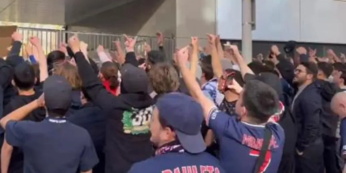 Hinchas del PSG se reunieron en la sede para insultar a Messi: "Hijo de ...