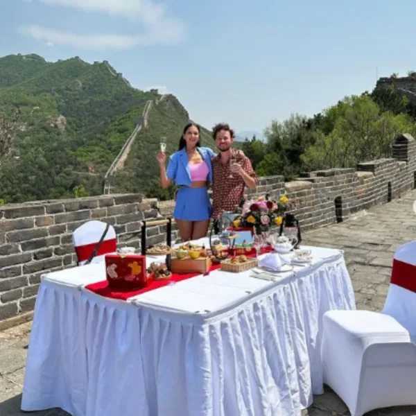 Luisito Comunica reservó una de las siete maravillas del mundo para hacer una cita romántica