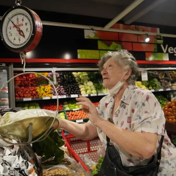 Aumenta el reintegro por compras con débito para jubilados y beneficiarios de asignaciones: ¿cuánto se puede recuperar?