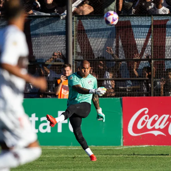 Platense rescindió el contrato de Arce, denunciado por violencia de género
