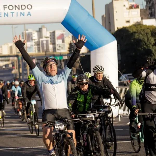 Más de 2.000 ciclistas participaron del Gran Fondo Argentina