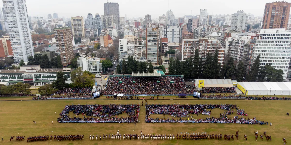 Más de 9 mil niños juraron lealtad a la bandera en la Asociación ...