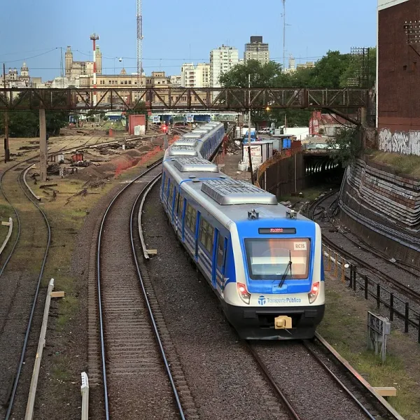 Tras levantar la medida de fuerza, el tren Sarmiento comienza a funcionar