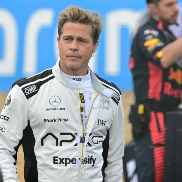 Brad Pitt en el Gran Premio de Gran Bretaña de la Fórmula 1: qué hacía en Silverstone y la foto que se sacó con Dybala