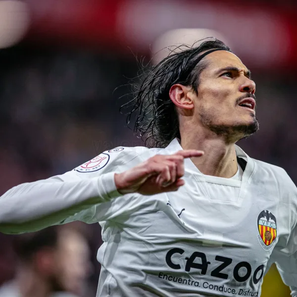 Edinson Cavani se acerca a Boca: avanzan las negociaciones con su representante