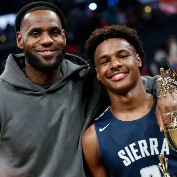 Bronny James, el hijo de LeBron, sufrió un paro cardíaco: está fuera de peligro