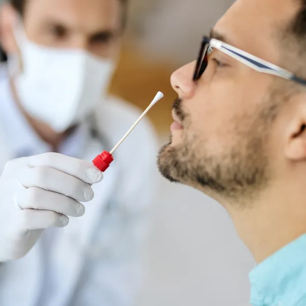 La OMS advirtió sobre una nueva variante de COVID que llegó a Argentina