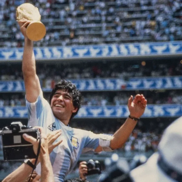 Maradona fue elegido como el deportista más popular de la historia por un medio de Inglaterra