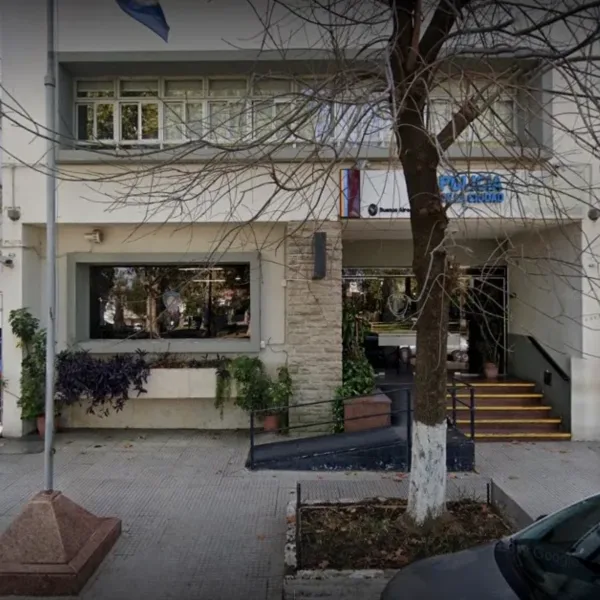 Intento de motín en Villa Urquiza: presos violentaron rejas y quemaron colchones