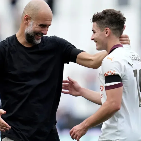 Pep Guardiola elogió a Julián Álvarez por su actuación en la primera fecha de la Champions League: "Lo tiene todo"
