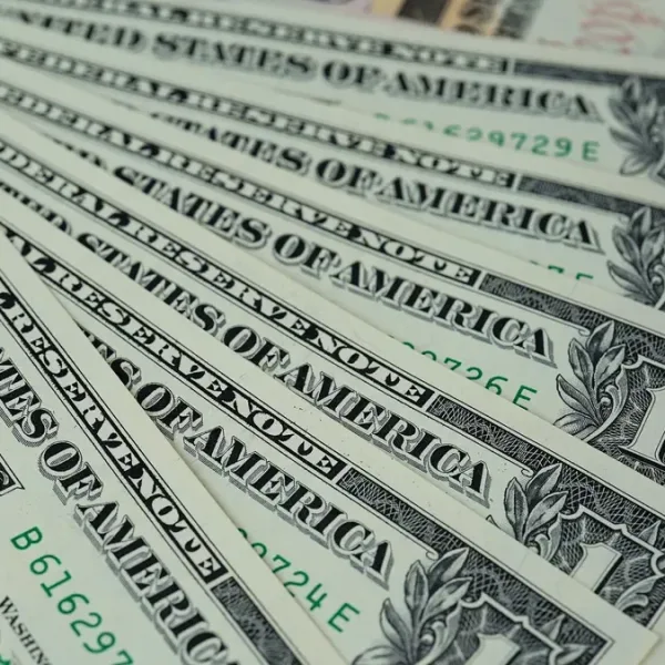 Amplían las restricciones para operar con dólar financiero