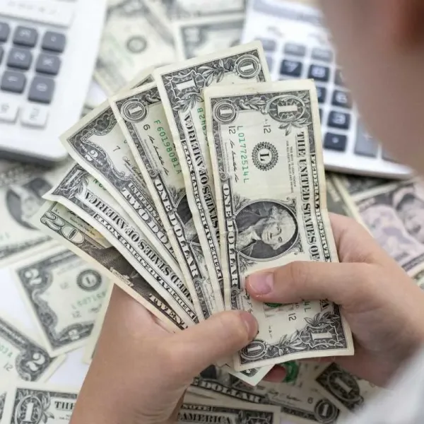 Dólar Tarjeta, Ahorro y Qatar: el Gobierno unificó los dólares oficiales y los encareció a $731
