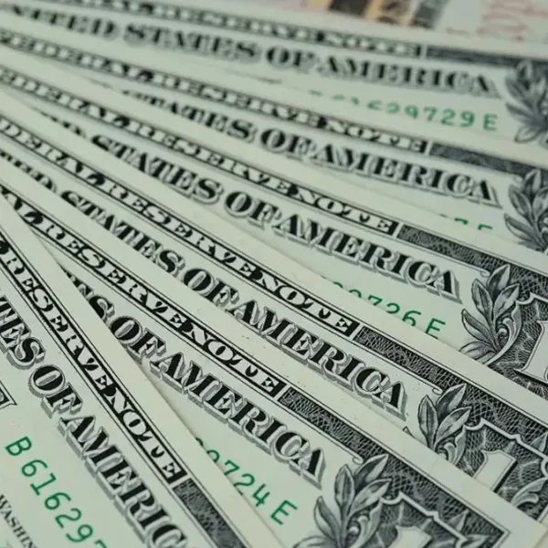 El dólar blue traspasa la barrera de los $1000