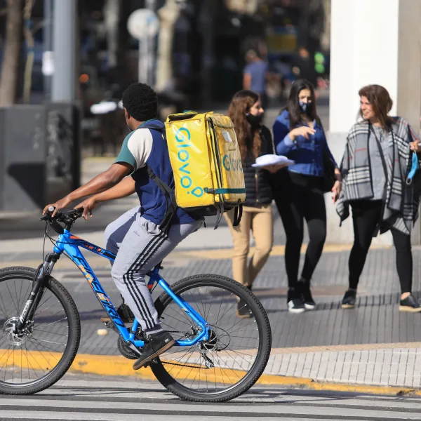 Seguro gratuito para mensajeros y trabajadores de delivery: cómo acceder